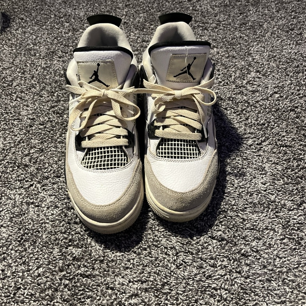 Jordan 4’s military black